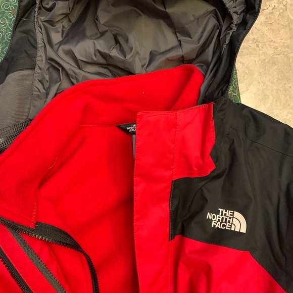 2 in1 north face coat with hood. - Picture 4 of 6